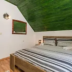 Case de vacanță Lovely In With Wifi Stari Laz